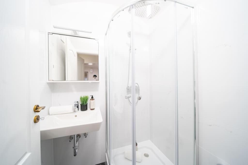 Secret Budget Studio Oasis Praha Bagian luar foto